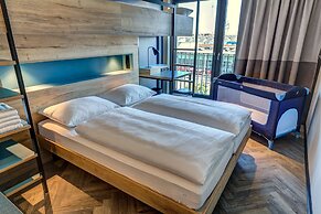 Schulz Hotel Berlin Wall at the East Side Gallery