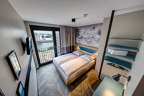 Schulz Hotel Berlin Wall at the East Side Gallery