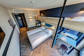 Schulz Hotel Berlin Wall at the East Side Gallery