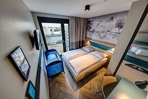 Schulz Hotel Berlin Wall at the East Side Gallery