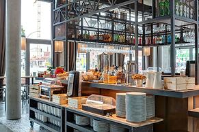 Schulz Hotel Berlin Wall at the East Side Gallery