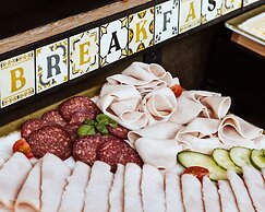 Schulz Hotel Berlin Wall at the East Side Gallery