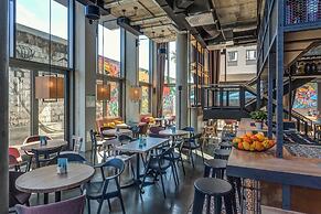 Schulz Hotel Berlin Wall at the East Side Gallery