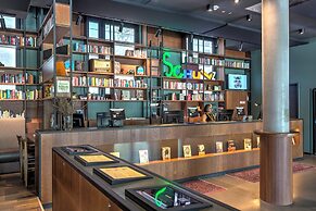 Schulz Hotel Berlin Wall at the East Side Gallery