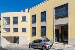 Alfama Lounge Three-Bedroom Apartment w/ River View and Parking - by L