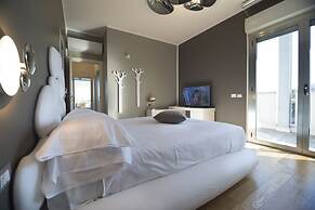 Hotel The One