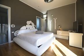 Hotel The One