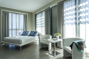 Hotel The One