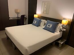 Hotel The One