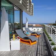 Hotel The One