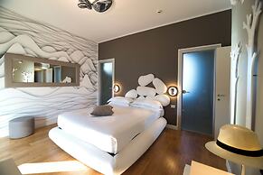 Hotel The One