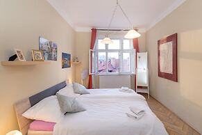 Castle View Spacious Apartment