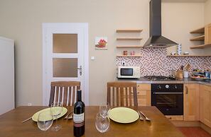 Castle View Spacious Apartment