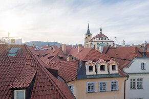 Castle View Spacious Apartment