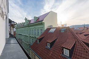 Castle View Spacious Apartment