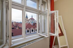 Castle View Spacious Apartment