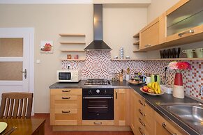 Castle View Spacious Apartment