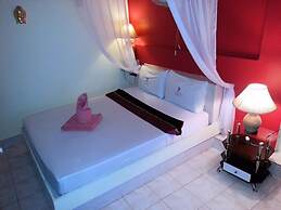 Fong Kaew and Baan Nang Fa Guesthouse