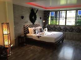 Fong Kaew and Baan Nang Fa Guesthouse