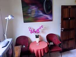 Fong Kaew and Baan Nang Fa Guesthouse