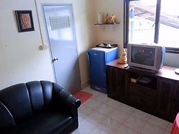 Fong Kaew and Baan Nang Fa Guesthouse