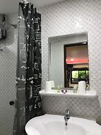 Fong Kaew and Baan Nang Fa Guesthouse