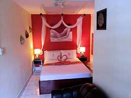 Fong Kaew and Baan Nang Fa Guesthouse