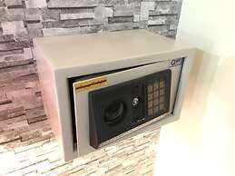 Fong Kaew and Baan Nang Fa Guesthouse