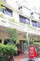 Fong Kaew and Baan Nang Fa Guesthouse