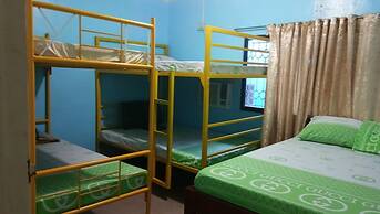 Yellow HOUSE Vacation Rental