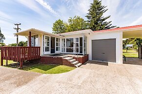 Waitangi Beach Bach 30A