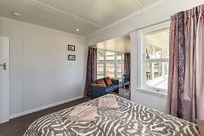Waitangi Beach Bach 30A