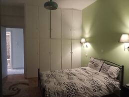 Grandma Vasiliki Rooms To Let