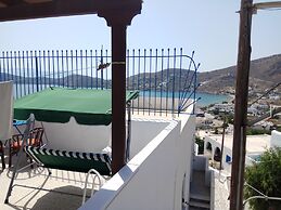 Grandma Vasiliki Rooms To Let