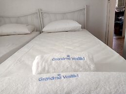 Grandma Vasiliki Rooms To Let