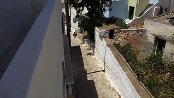 Grandma Vasiliki Rooms To Let