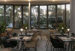 Break Hotel