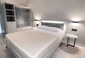 Break Hotel