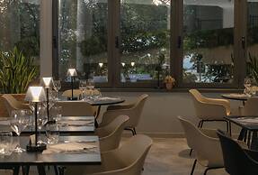 Break Hotel