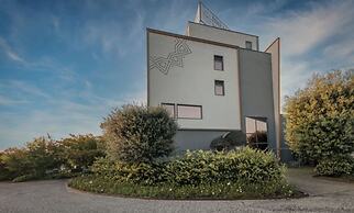 Break Hotel