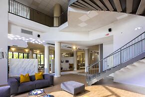 Break Hotel