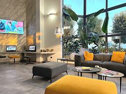 Break Hotel