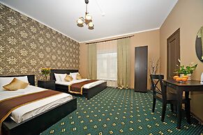 Apelsin Hotel on Park Pobedy