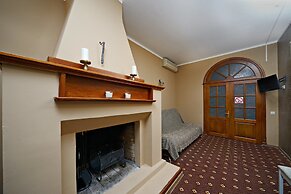 Apelsin Hotel on Park Pobedy