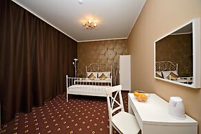 Apelsin Hotel on Park Pobedy