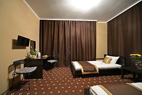 Apelsin Hotel on Park Pobedy