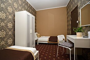 Apelsin Hotel on Park Pobedy