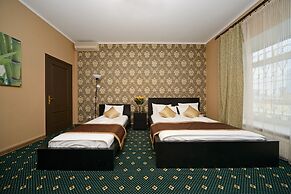 Apelsin Hotel on Park Pobedy