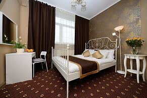 Apelsin Hotel on Park Pobedy