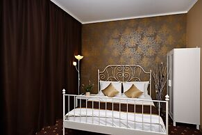 Apelsin Hotel on Park Pobedy